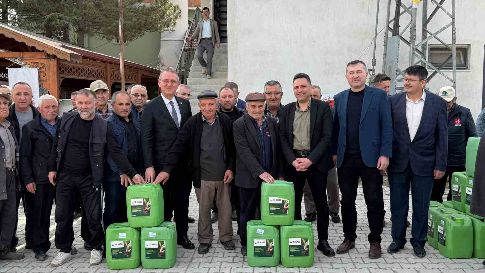 Tavşanlı’da "Hümik Asit Destek Projesi" hayata geçirildi
Tavşanlı’da "Hümik Asit Destek Projesi" hayata geçirildi