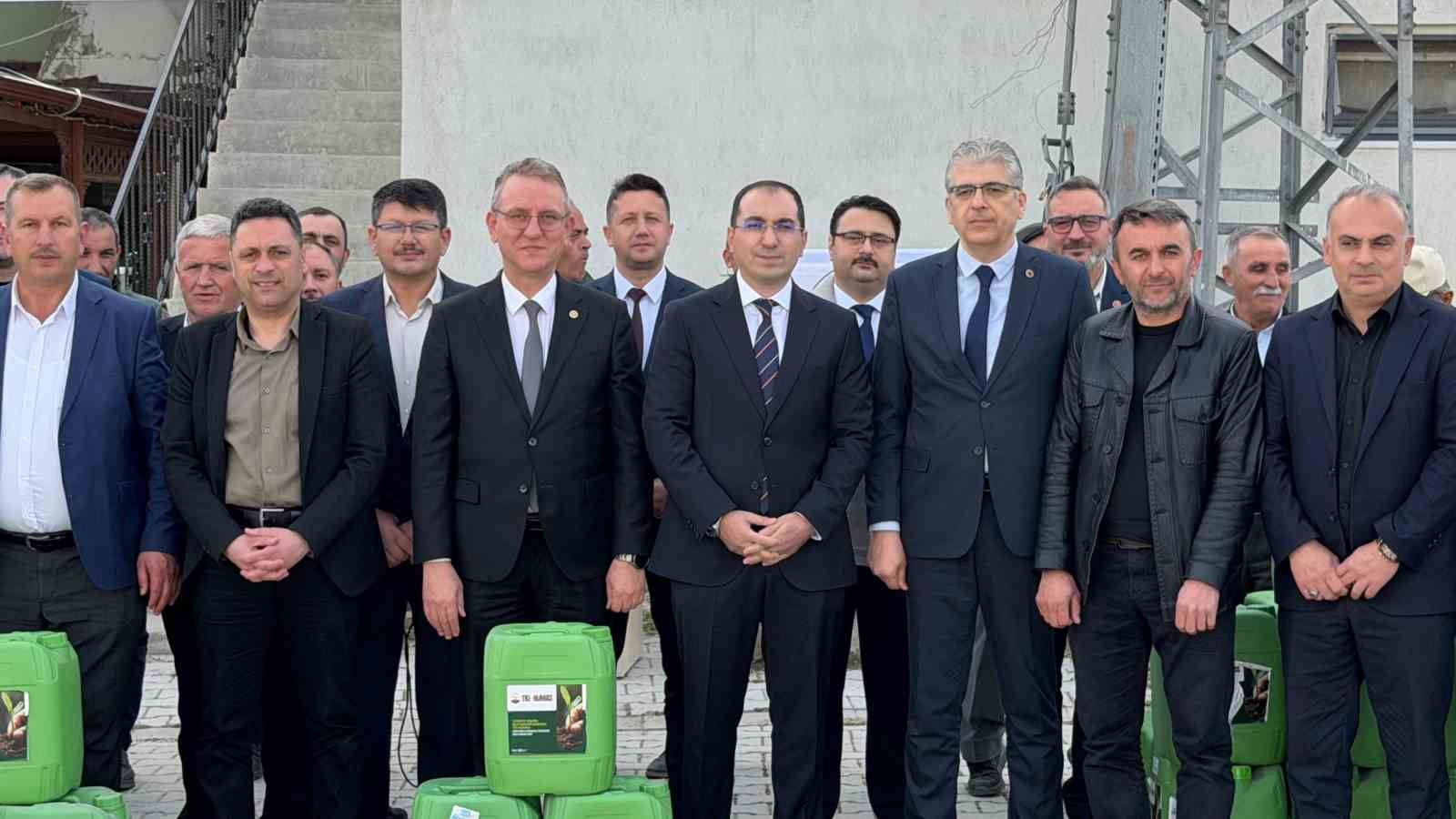 Tavşanlı’da "Hümik Asit Destek Projesi" hayata geçirildi
Tavşanlı’da "Hümik Asit Destek Projesi" hayata geçirildi