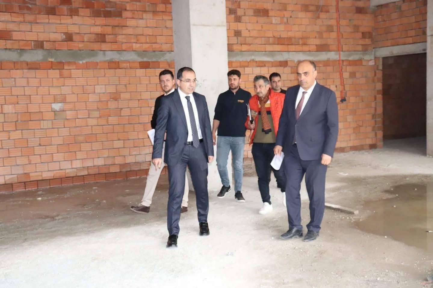 Tavşanlı’da Kaymakam Özdemir yeni okul inşaatı yerinde incelendi
Tavşanlı’da Kaymakam Özdemir yeni okul inşaatı yerinde incelendi