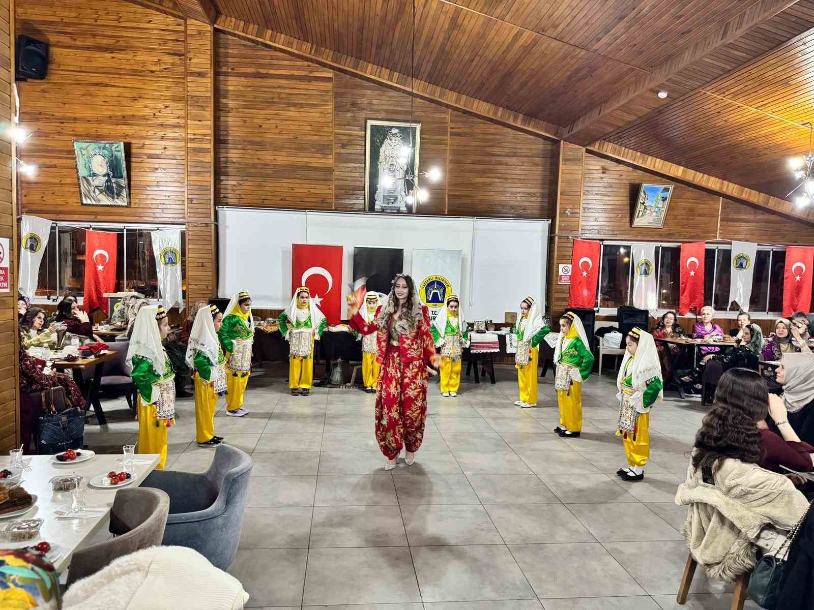 Tavşanlı’da kıyafetlerle yöresel kültür rüzgarı
Tavşanlı’da kıyafetlerle yöresel kültür rüzgarı