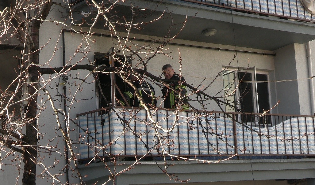 Tavşanlı’da korkutan bina yangını
