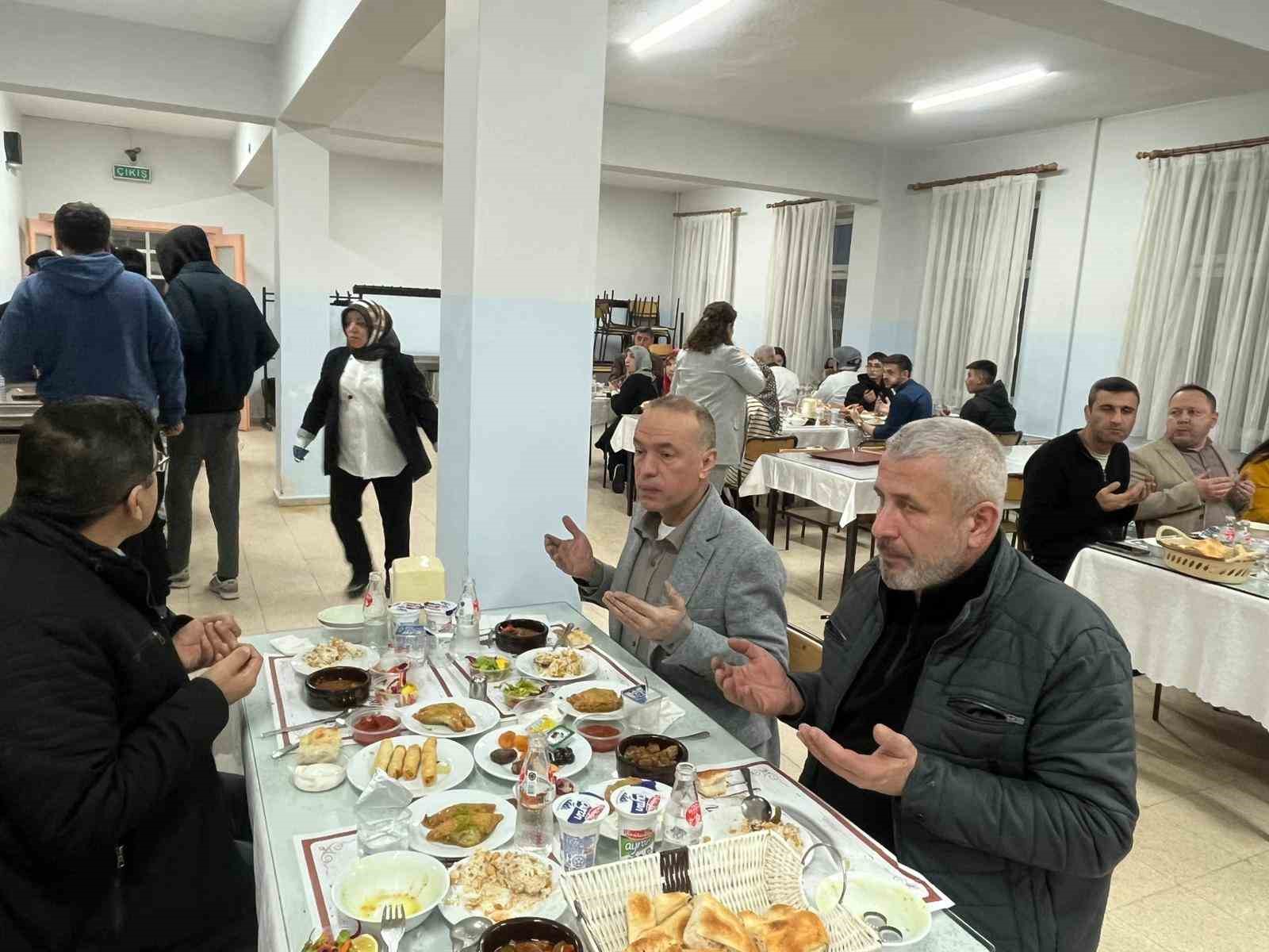 Tavşanlı’da Sanayici ve Eğitimciler "Hamilik" iftarında buluştu

