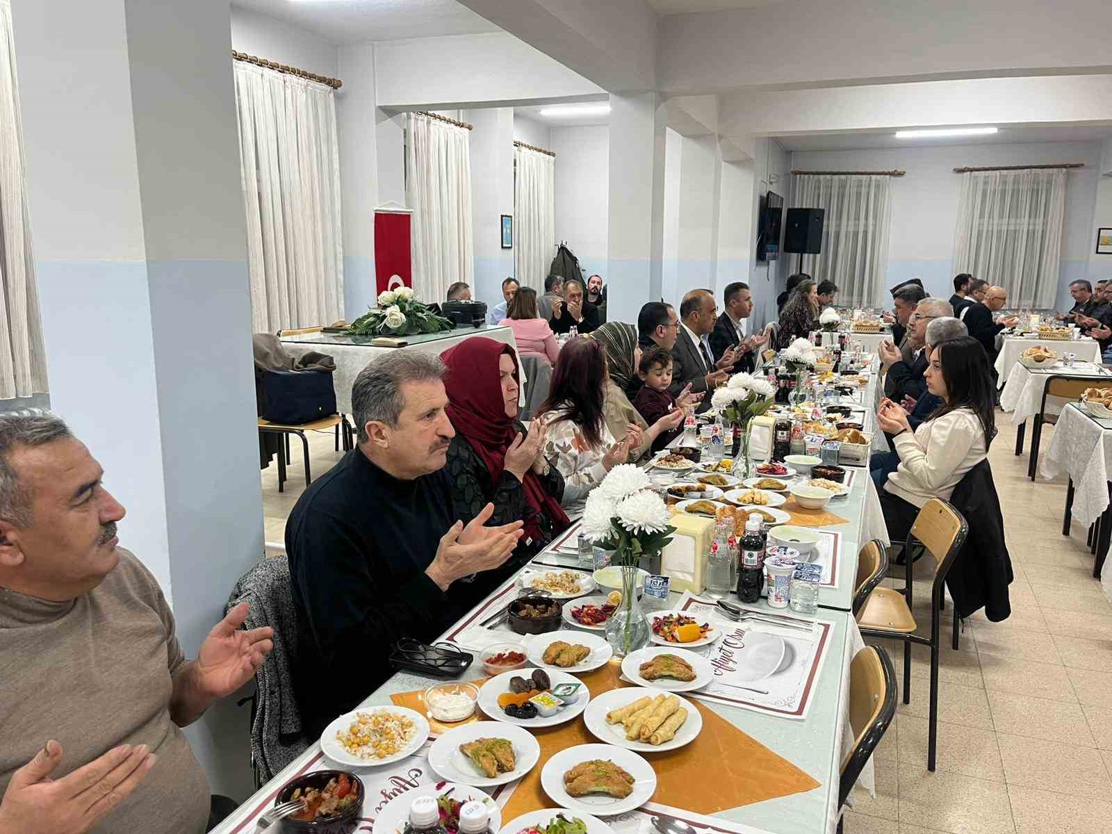 Tavşanlı’da Sanayici ve Eğitimciler "Hamilik" iftarında buluştu
