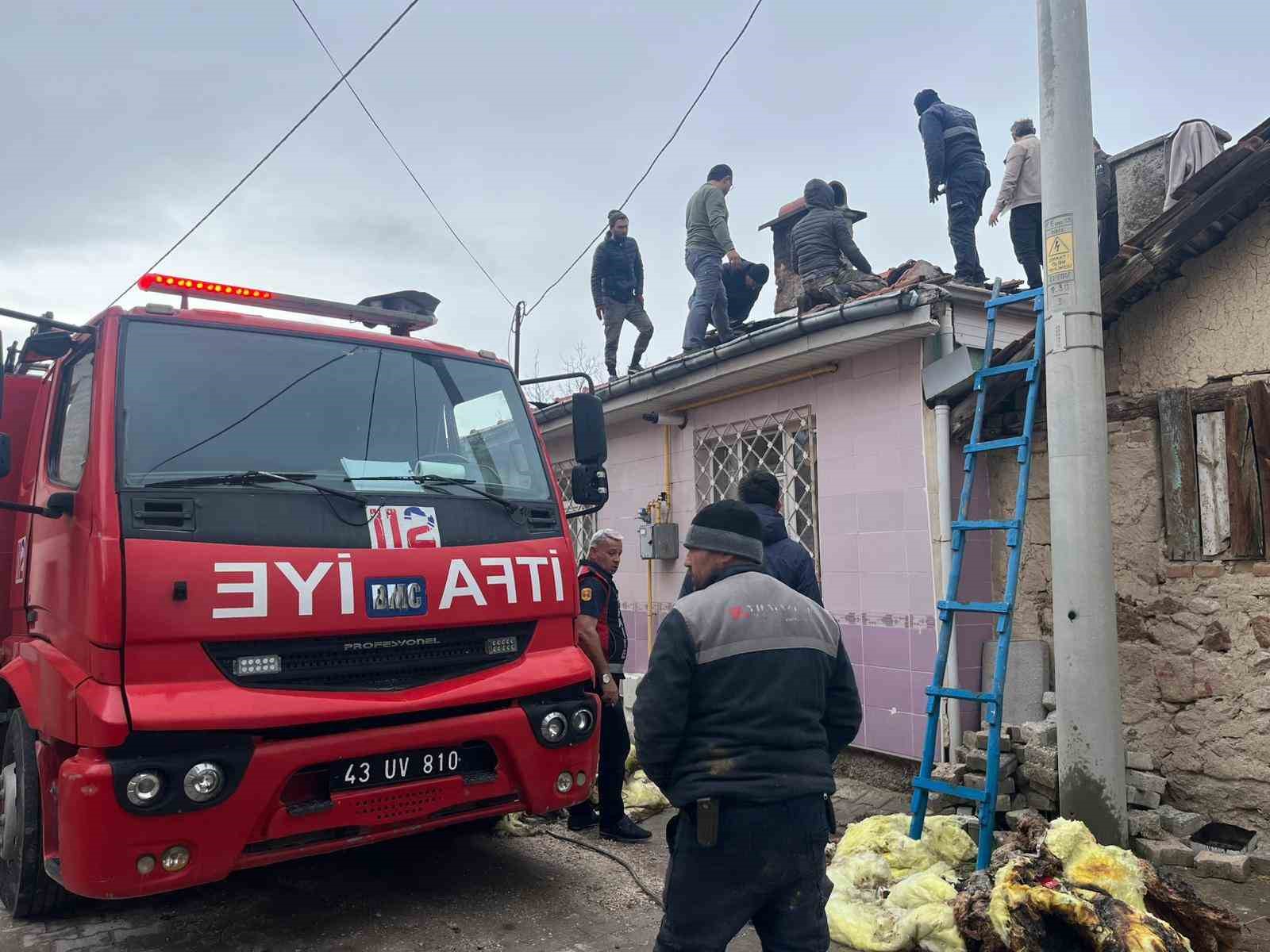 Tavşanlı’da tek katlı evde yangın
