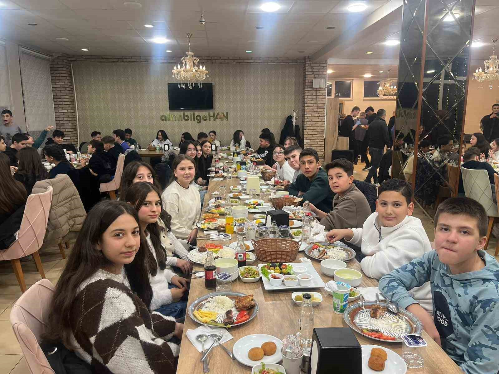 Tavşanlı’da "Türkiye Yüzyılı Maarif Modeli" kapsamında iftar buluşması
Tavşanlı’da "Türkiye Yüzyılı Maarif Modeli" kapsamında iftar buluşması