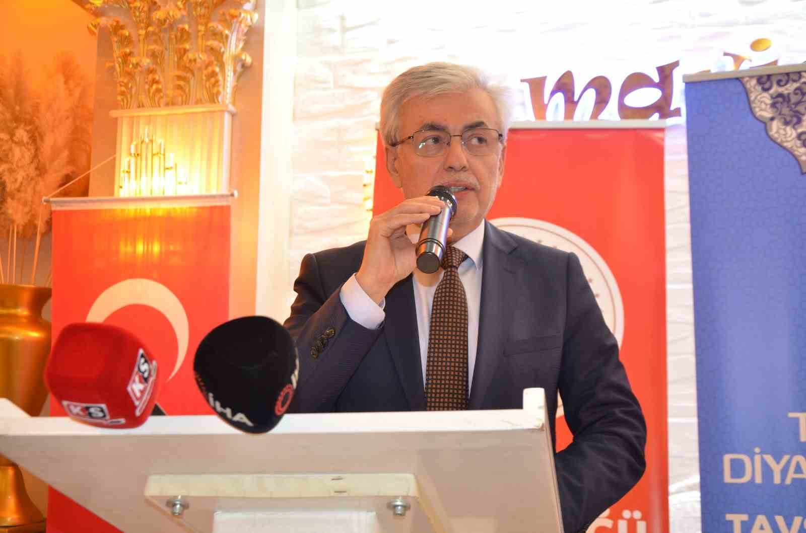 Tavşanlı’da üniversite öğrencileri iftarda buluştu
Tavşanlı’da üniversite öğrencileri iftarda buluştu