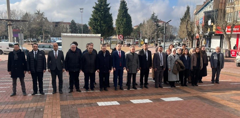 Tavşanlı’da vergi haftası kutlamaları çelenk sunumu ile başladı
