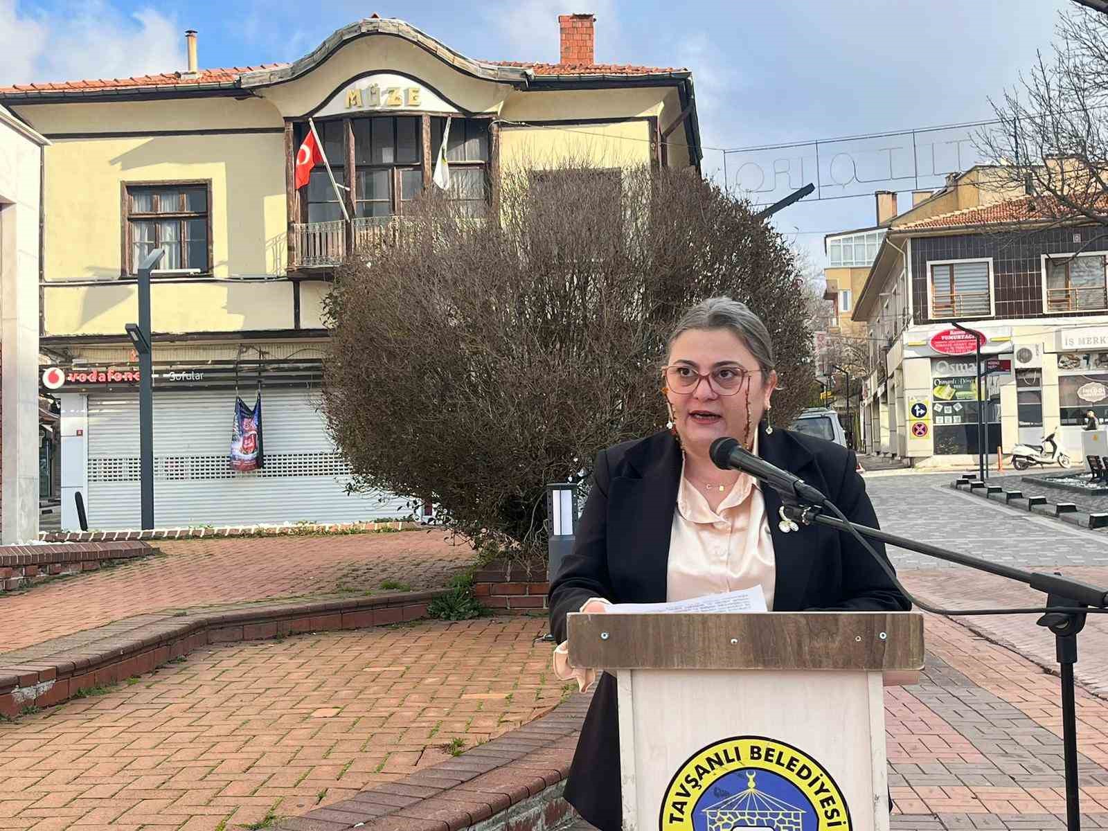 Tavşanlı’da vergi haftası kutlamaları çelenk sunumu ile başladı
