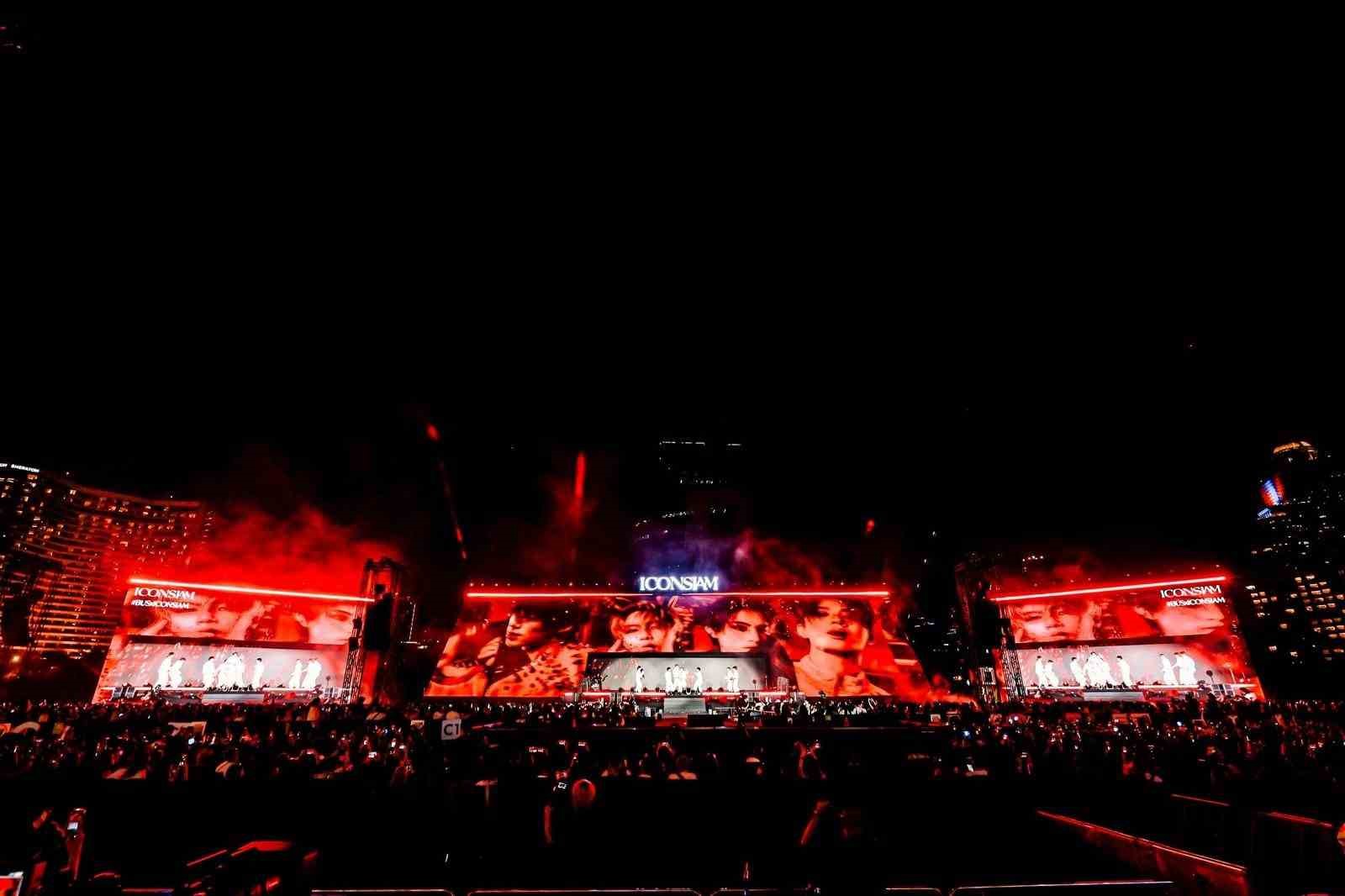 Tayland yeni yılı havai fişek gösterileriyle karşıladı
Tayland yeni yılı havai fişek gösterileriyle karşıladı