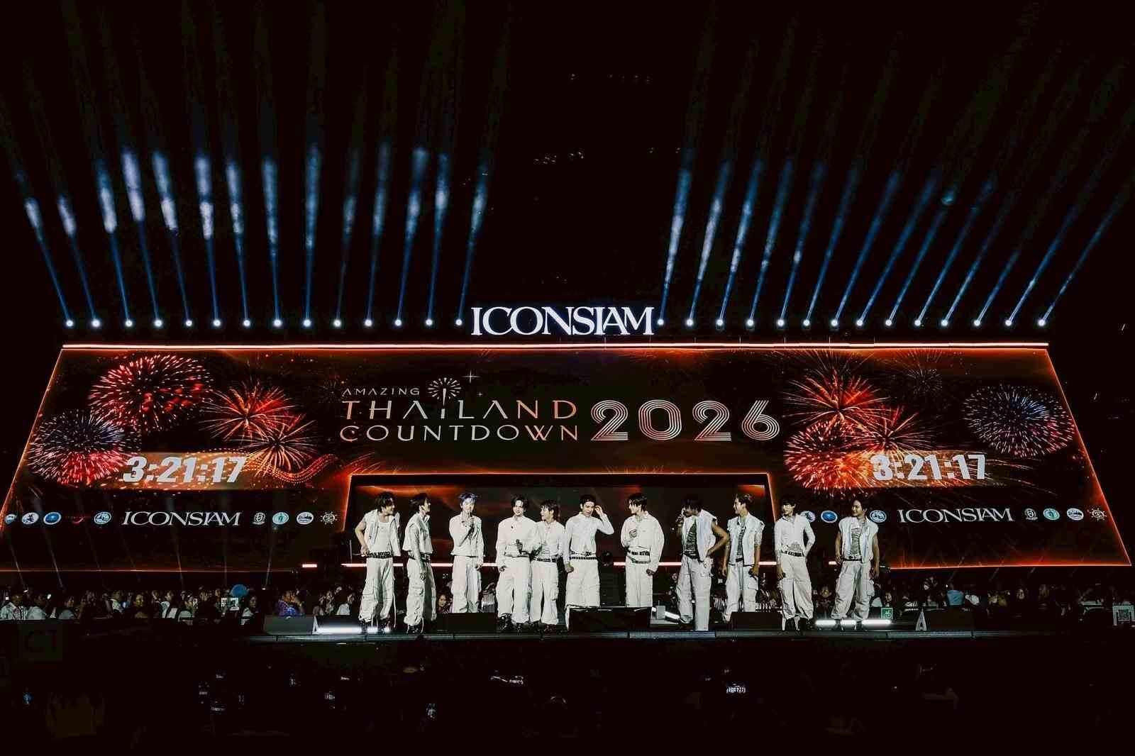 Tayland yeni yılı havai fişek gösterileriyle karşıladı
Tayland yeni yılı havai fişek gösterileriyle karşıladı