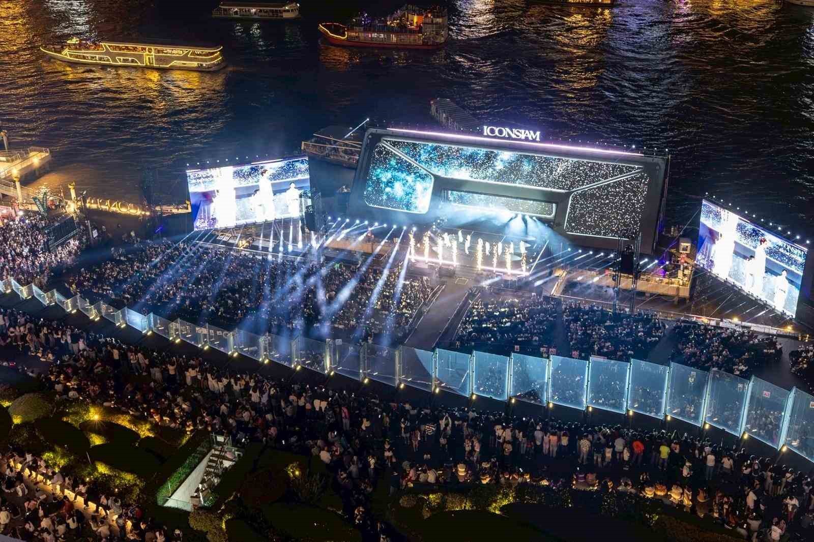 Tayland yeni yılı havai fişek gösterileriyle karşıladı
Tayland yeni yılı havai fişek gösterileriyle karşıladı