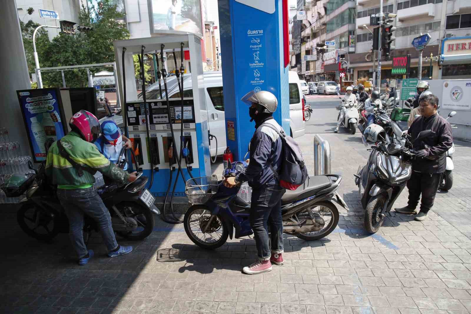 Tayland’da akaryakıt krizi: Sürücüler istasyonlara akın etti
