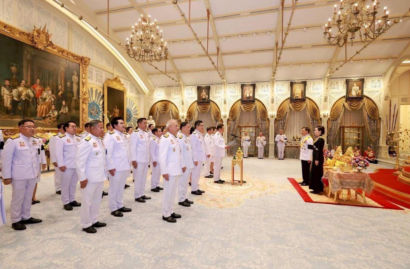 Tayland’da Charnvirakul hükümeti resmen göreve başladı
