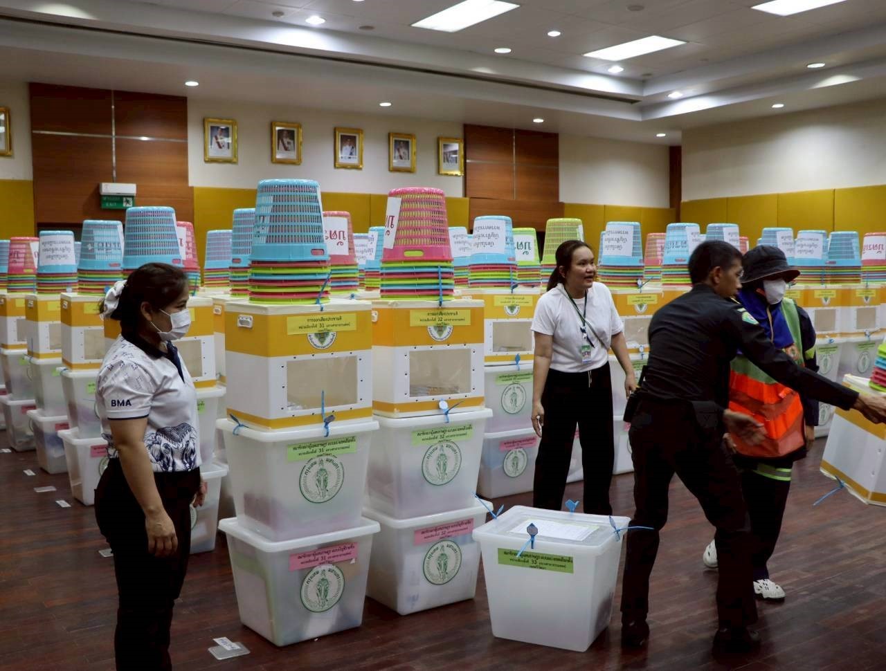 Tayland’da halk sandık başında
