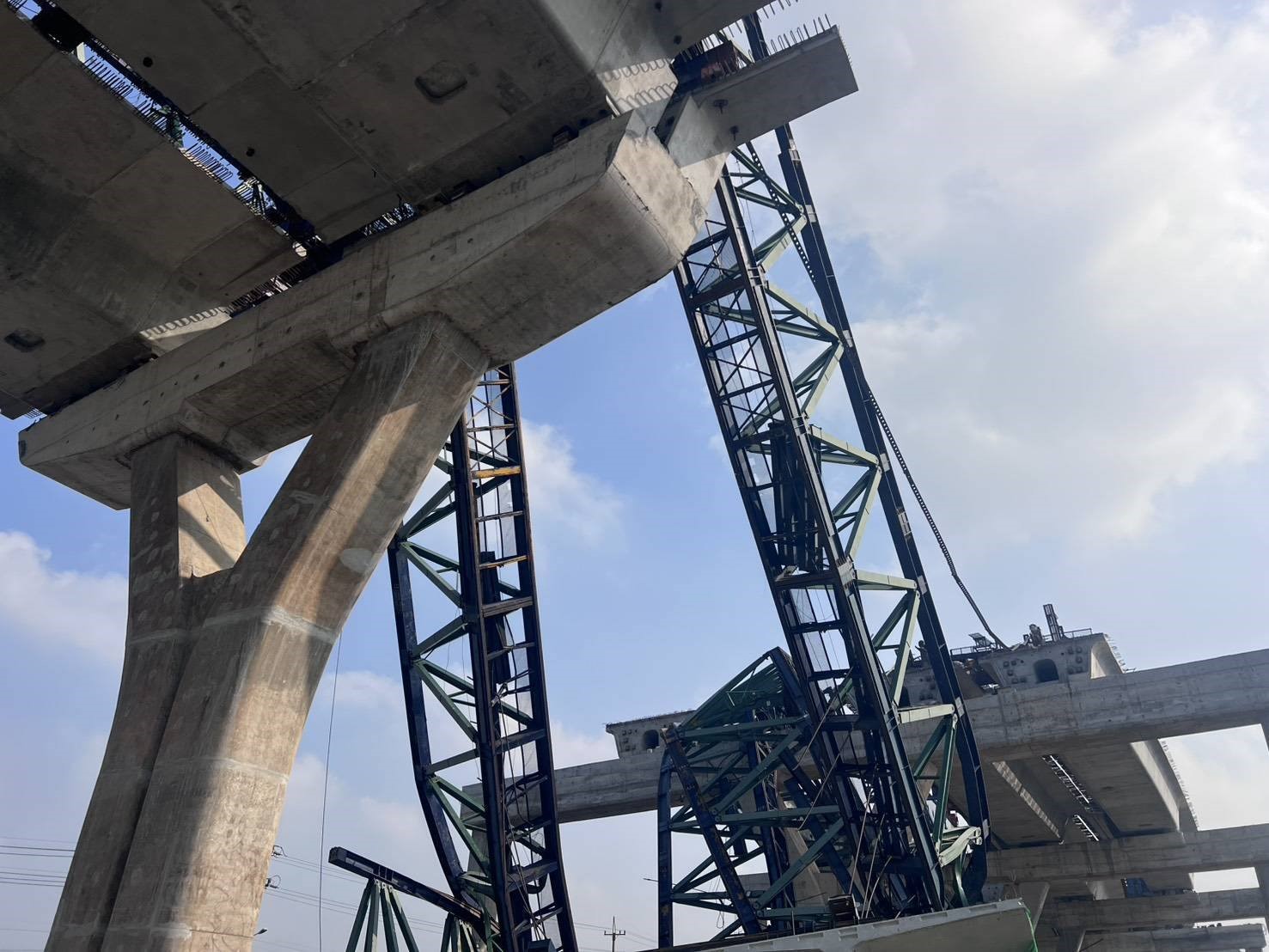 Tayland’da son 24 saat içinde ikinci vinç kazası: 2 ölü, 5 yaralı
