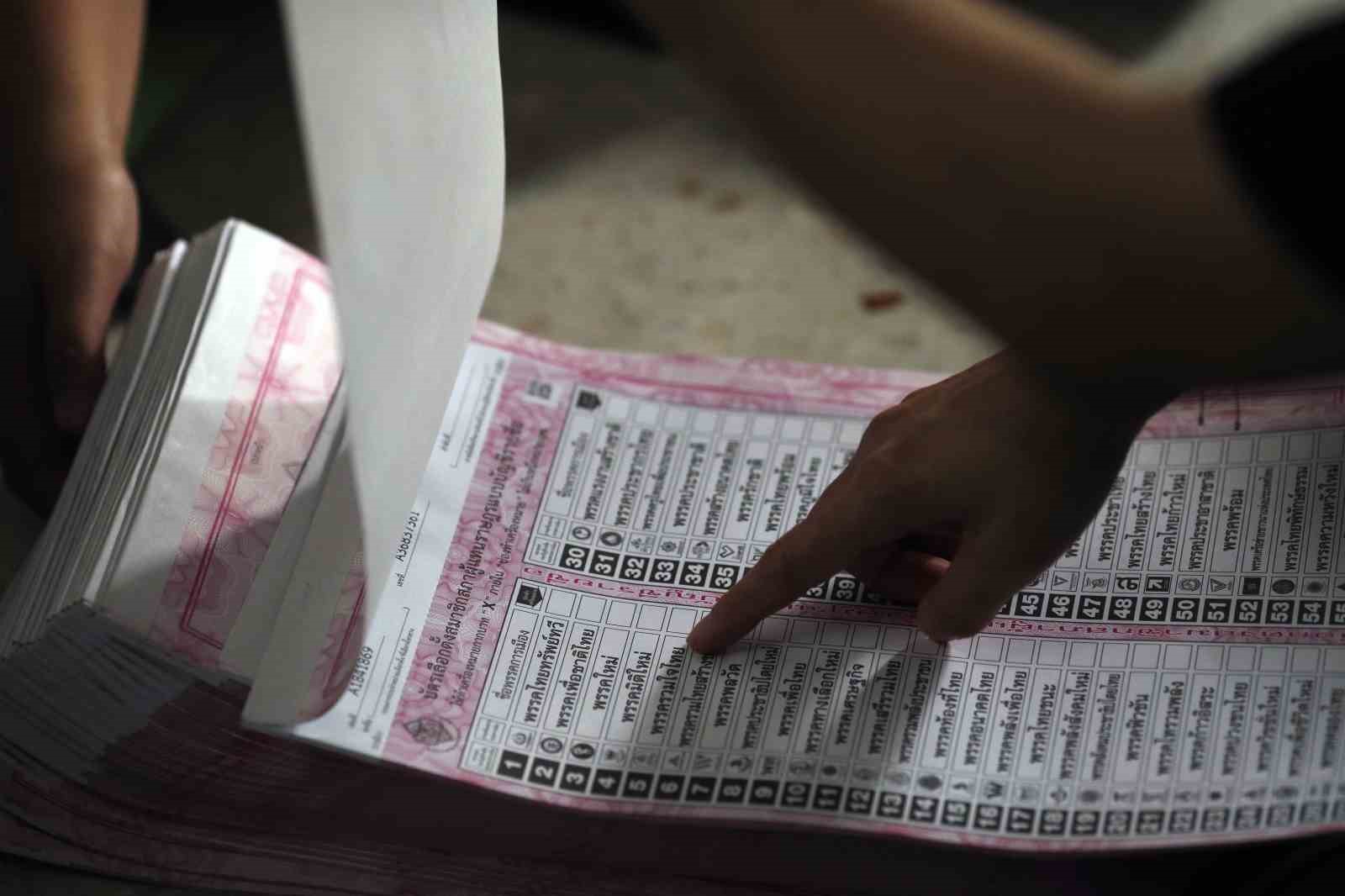 Tayland’da yaklaşık 53 milyon seçmen kritik seçim için sandık başına gidecek
