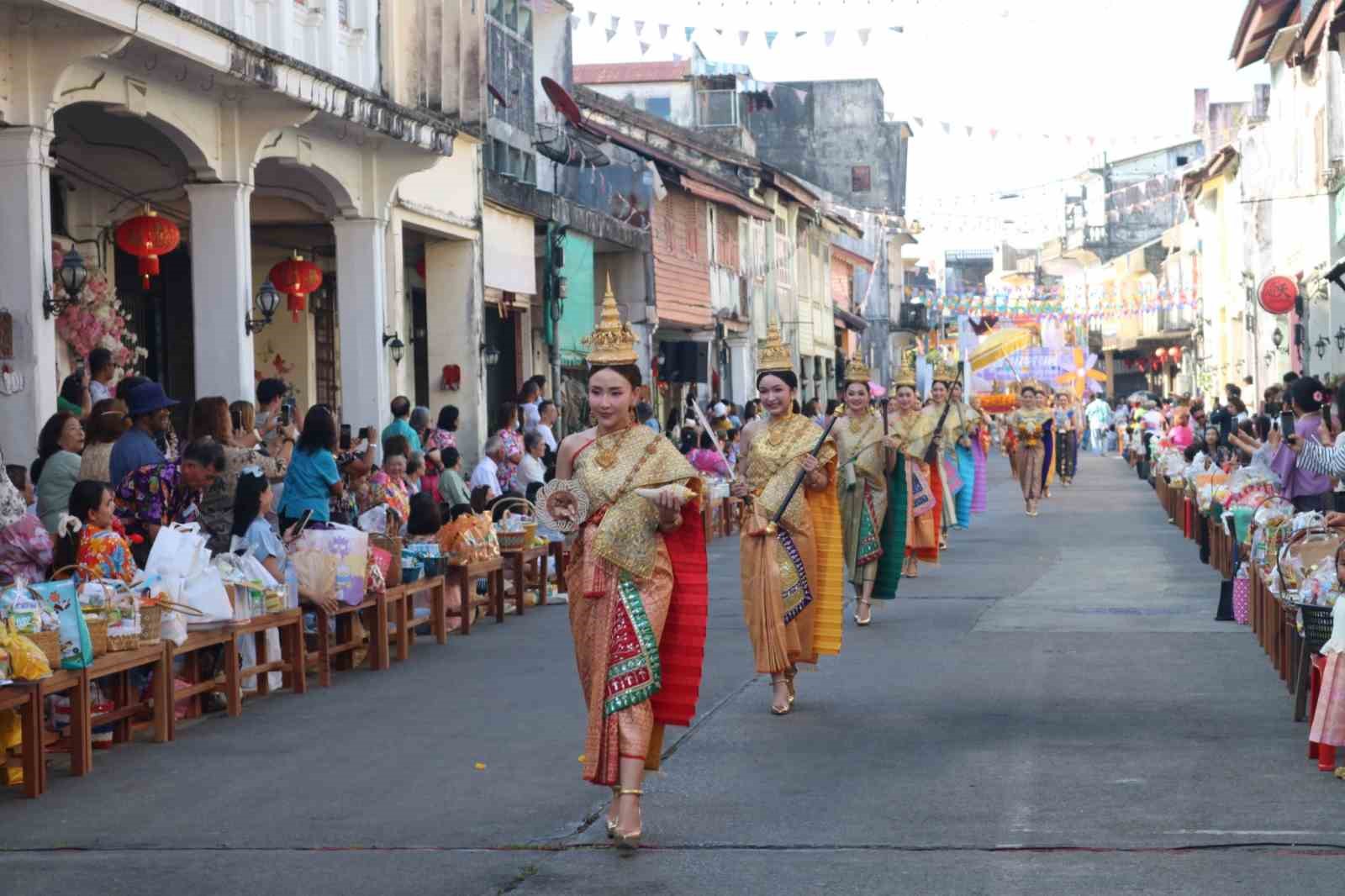 Tayland’ın en büyük bayramı Songkran Su Festivali başladı
Tayland’ın en büyük bayramı Songkran Su Festivali başladı