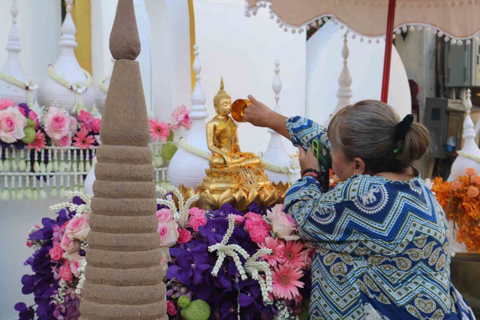 Tayland’ın en büyük bayramı Songkran Su Festivali başladı
Tayland’ın en büyük bayramı Songkran Su Festivali başladı