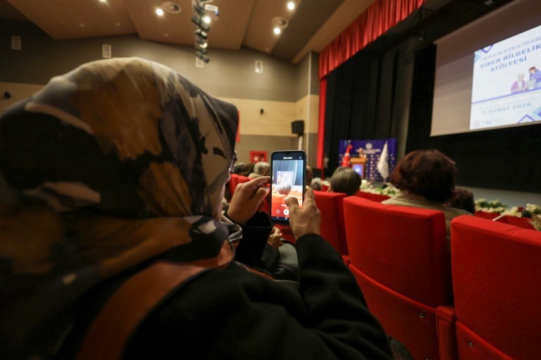 Tazelenme Üniversitesi öğrencilerine siber güvenlik farkındalık eğitimi
