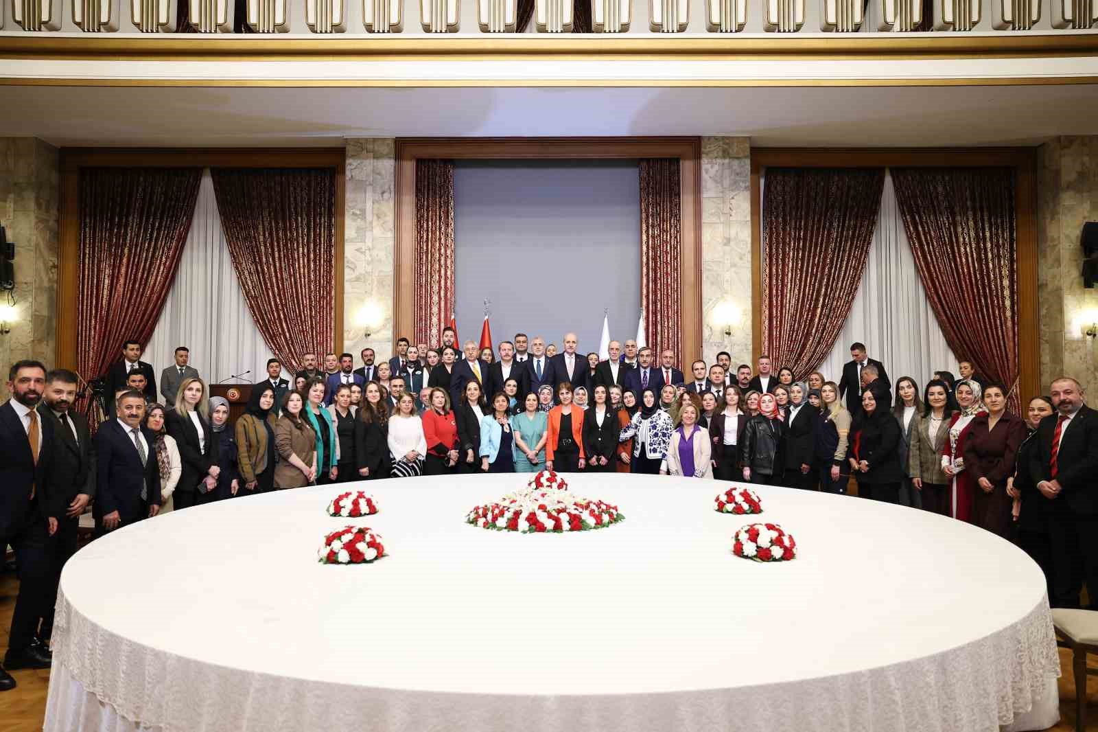 TBMM Başkanı Kurtulmuş: "Birilerinin bölüp parçaladığı bu coğrafyayı derleyip toparlamak bizim milletimize düşer, Türkiye’ye düşer"
