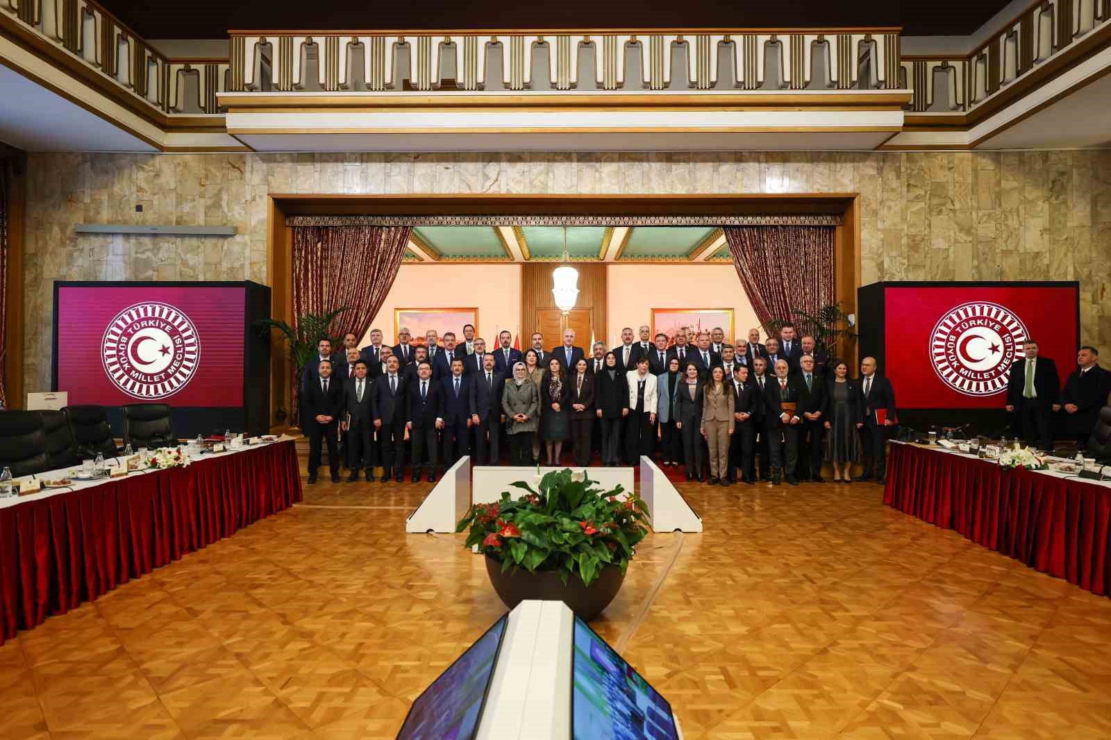 TBMM Başkanı Kurtulmuş: "Rapor, af mahiyetinde algı üretecek başlıklardan uzak"
