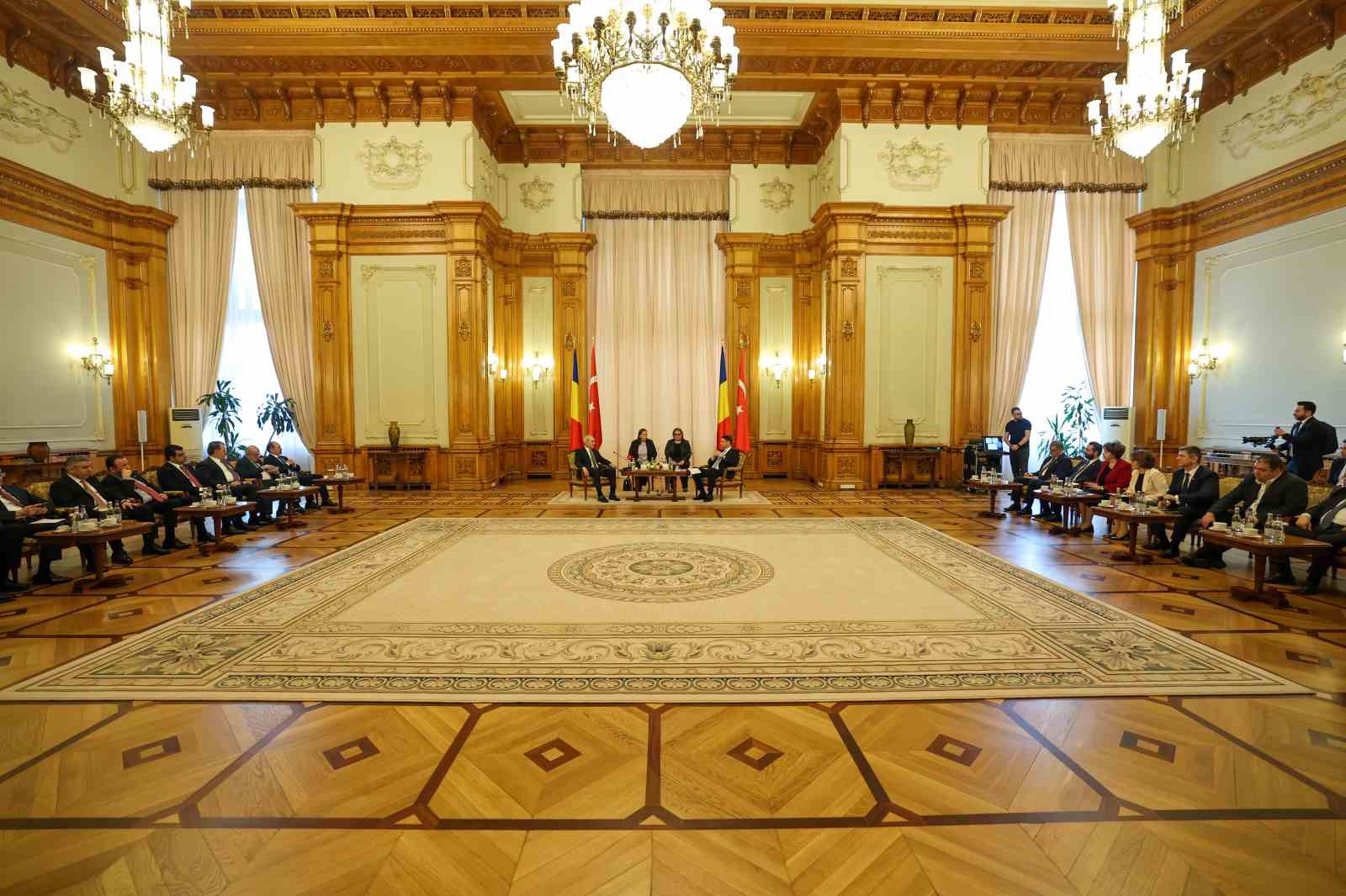 TBMM Başkanı Kurtulmuş, Romanya Senato Başkanı Abrudean ile görüştü
