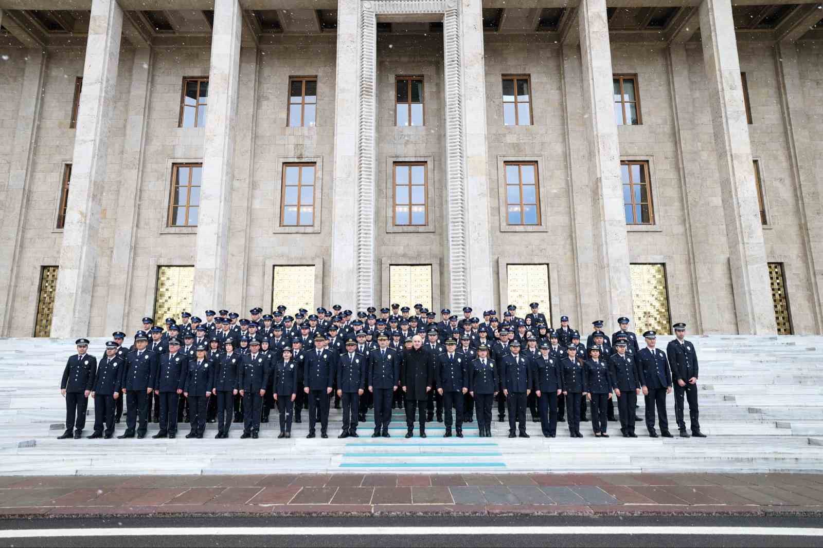 TBMM Başkanı Kurtulmuş, TBMM Koruma Daire Başkanı Çelik ve emniyet mensuplarını kabul etti
