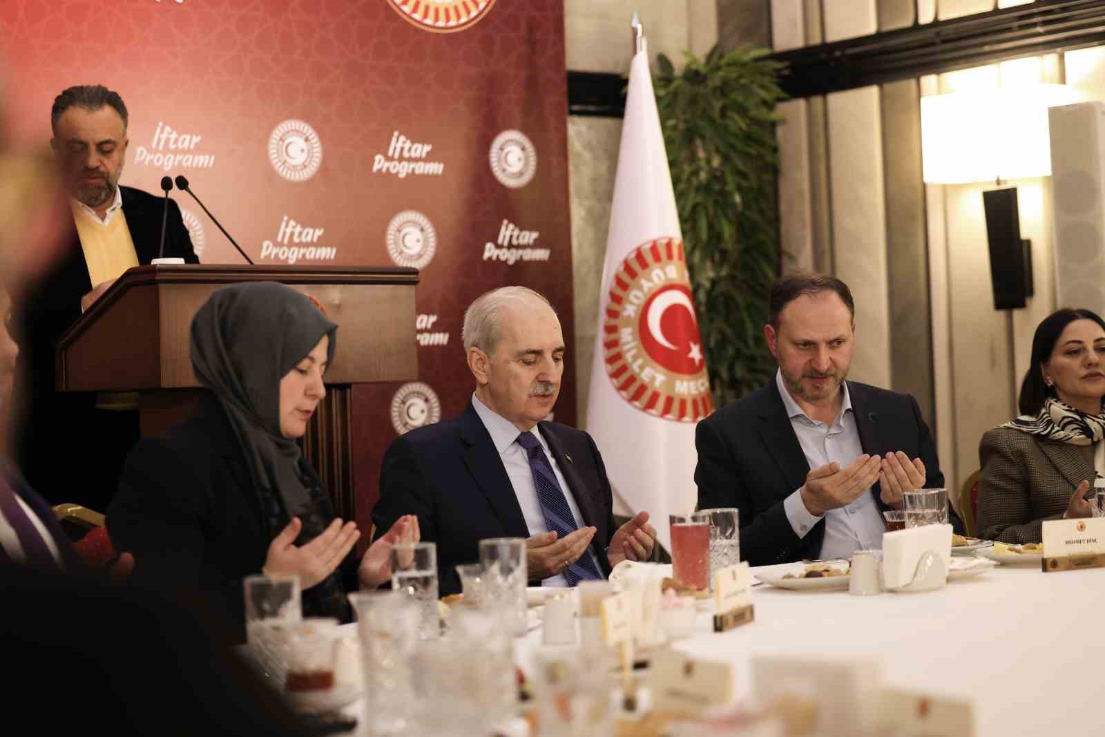 TBMM Başkanı Kurtulmuş: "Türkiye’nin terör meselesinden kurtulmasıyla birlikte her alandaki duruşu güçlenecektir"
TBMM Başkanı Kurtulmuş: "Türkiye’nin terör meselesinden kurtulmasıyla birlikte her alandaki duruşu güçlenecektir"