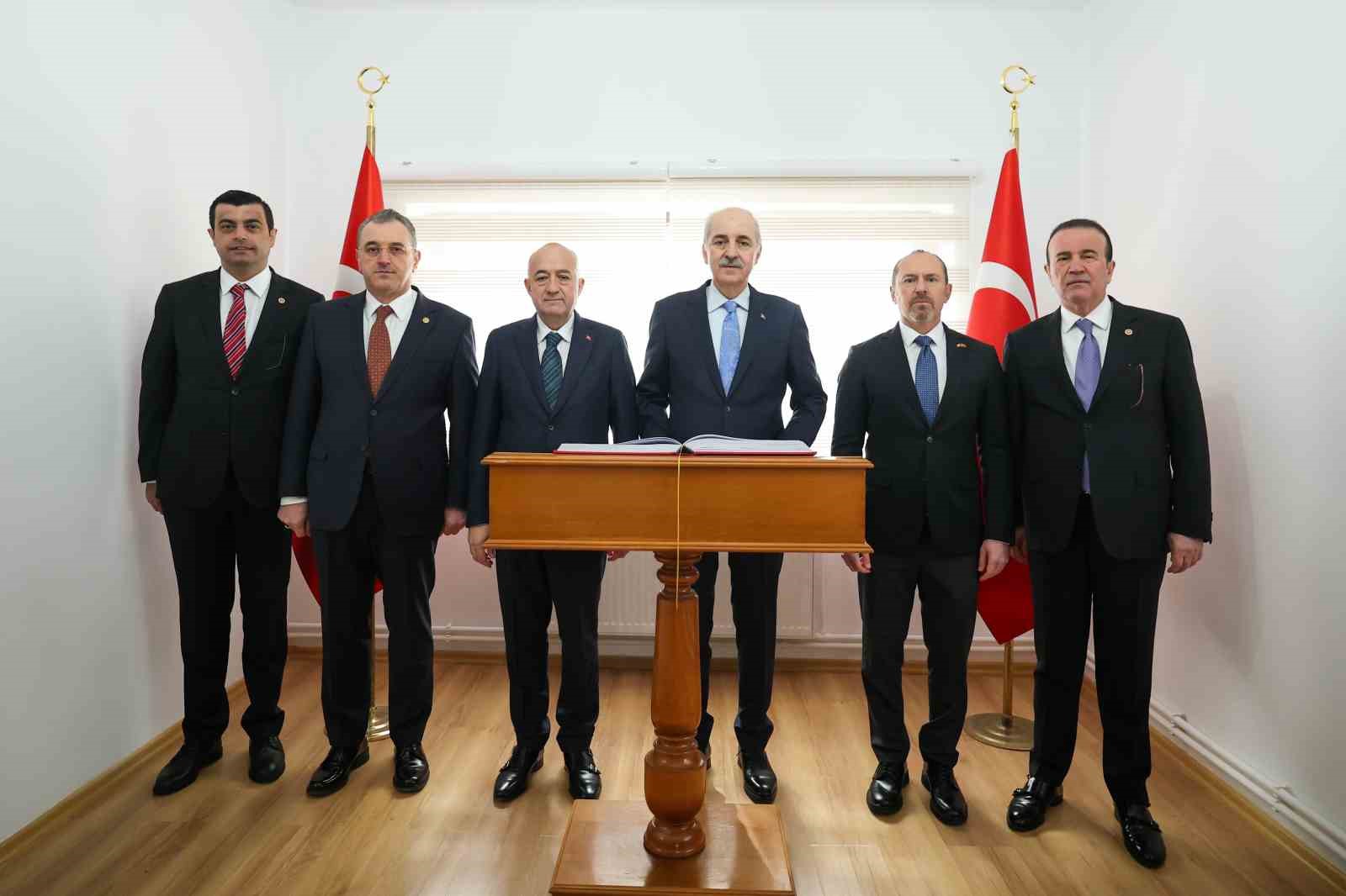 TBMM Başkanı Kurtulmuş’tan Bükreş Türk Şehitliğine ziyaret
TBMM Başkanı Kurtulmuş’tan Bükreş Türk Şehitliğine ziyaret