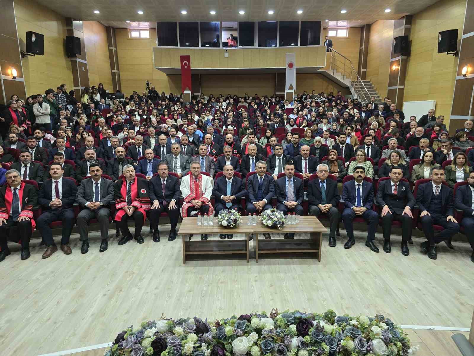 TBMM Başkanvekili Bekir Bozdağ: "1982 Anayasası artık Türkiye’yi taşıyamıyor"
