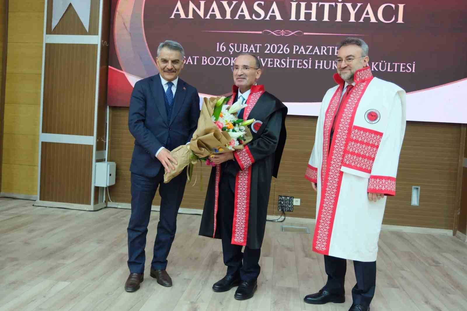 TBMM Başkanvekili Bekir Bozdağ: "1982 Anayasası artık Türkiye’yi taşıyamıyor"
