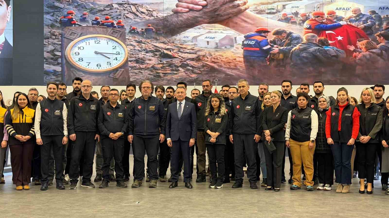 TBMM Dışişleri Komisyonu Başkanı Oktay: "650 bin personeli sahaya sürmek hiçbir ülkenin yapabileceği bir olay değil"
TBMM Dışişleri Komisyonu Başkanı Oktay: "650 bin personeli sahaya sürmek hiçbir ülkenin yapabileceği bir olay değil"