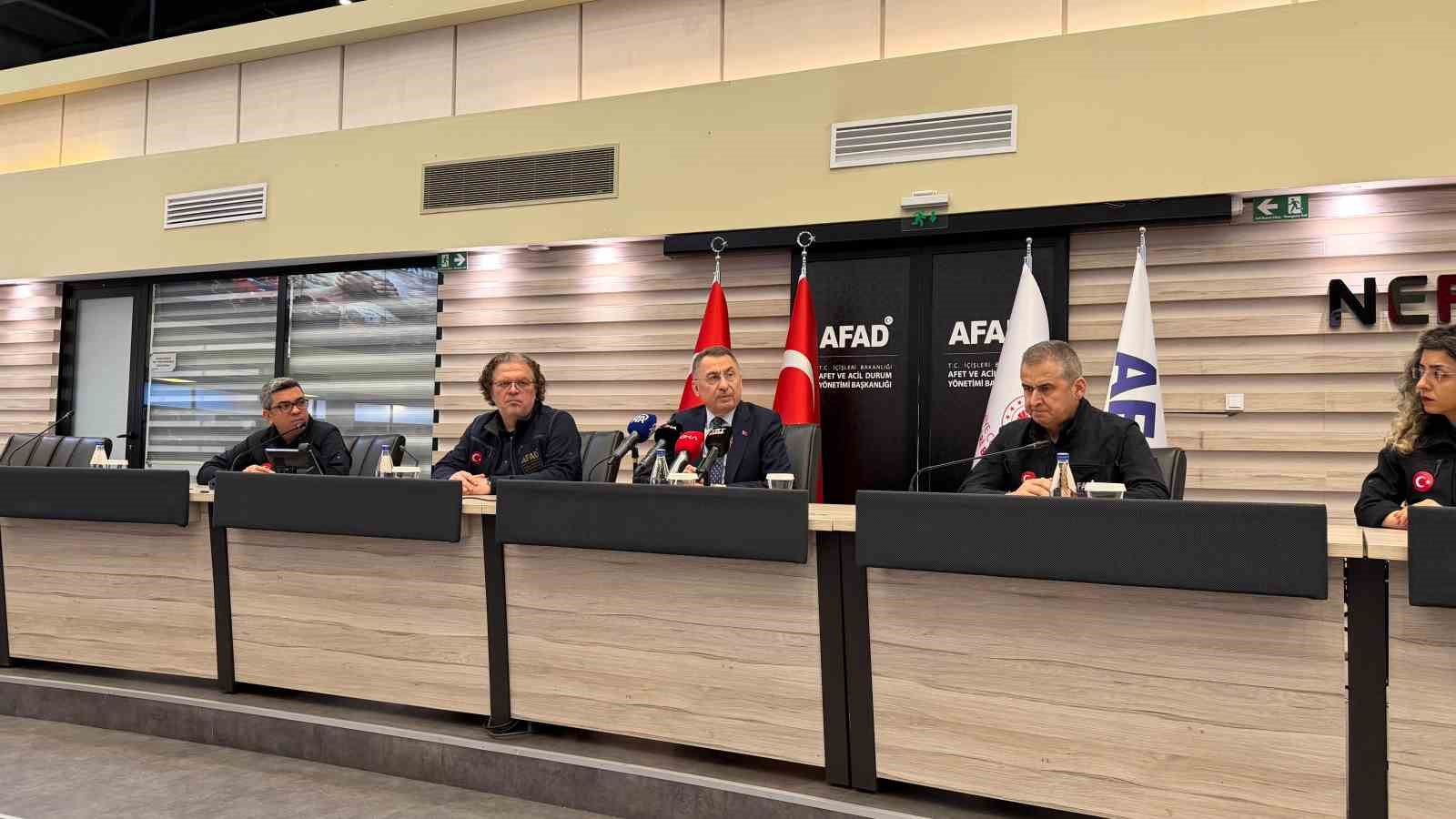 TBMM Dışişleri Komisyonu Başkanı Oktay: "650 bin personeli sahaya sürmek hiçbir ülkenin yapabileceği bir olay değil"
TBMM Dışişleri Komisyonu Başkanı Oktay: "650 bin personeli sahaya sürmek hiçbir ülkenin yapabileceği bir olay değil"