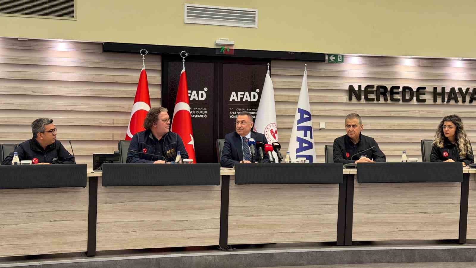 TBMM Dışişleri Komisyonu Başkanı Oktay: "650 bin personeli sahaya sürmek hiçbir ülkenin yapabileceği bir olay değil"
TBMM Dışişleri Komisyonu Başkanı Oktay: "650 bin personeli sahaya sürmek hiçbir ülkenin yapabileceği bir olay değil"