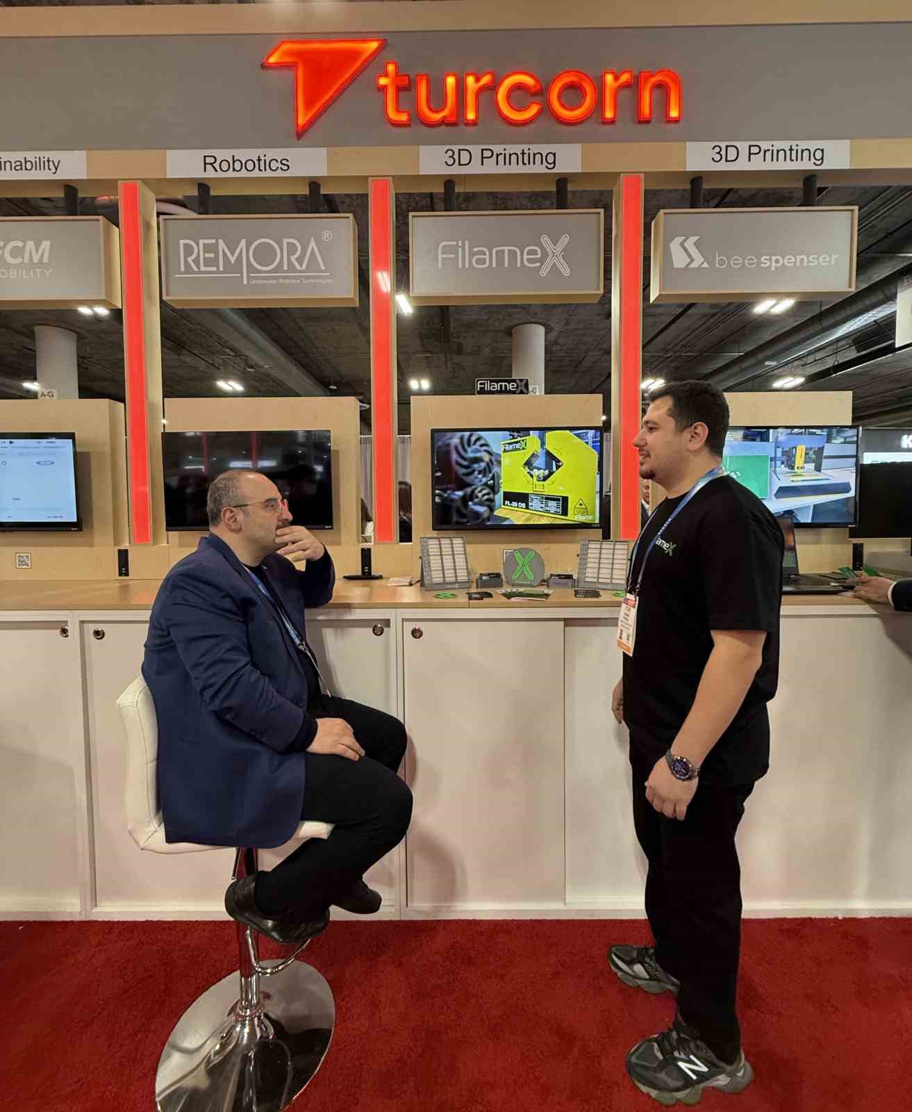 TBMM Sanayi Komisyonu Başkanı Varank, CES’teki Türk girişimcileri ziyaret etti
