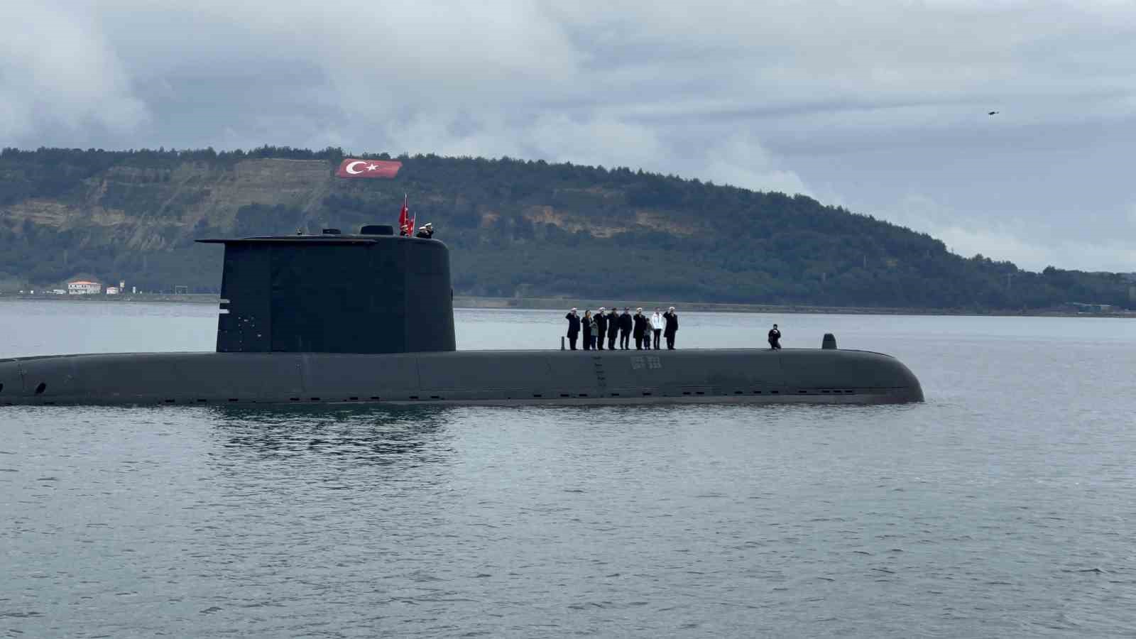 ’TCG Dumlupınar’ denizaltısında şehit olan 81 denizci için anma töreni düzenlendi
’TCG Dumlupınar’ denizaltısında şehit olan 81 denizci için anma töreni düzenlendi