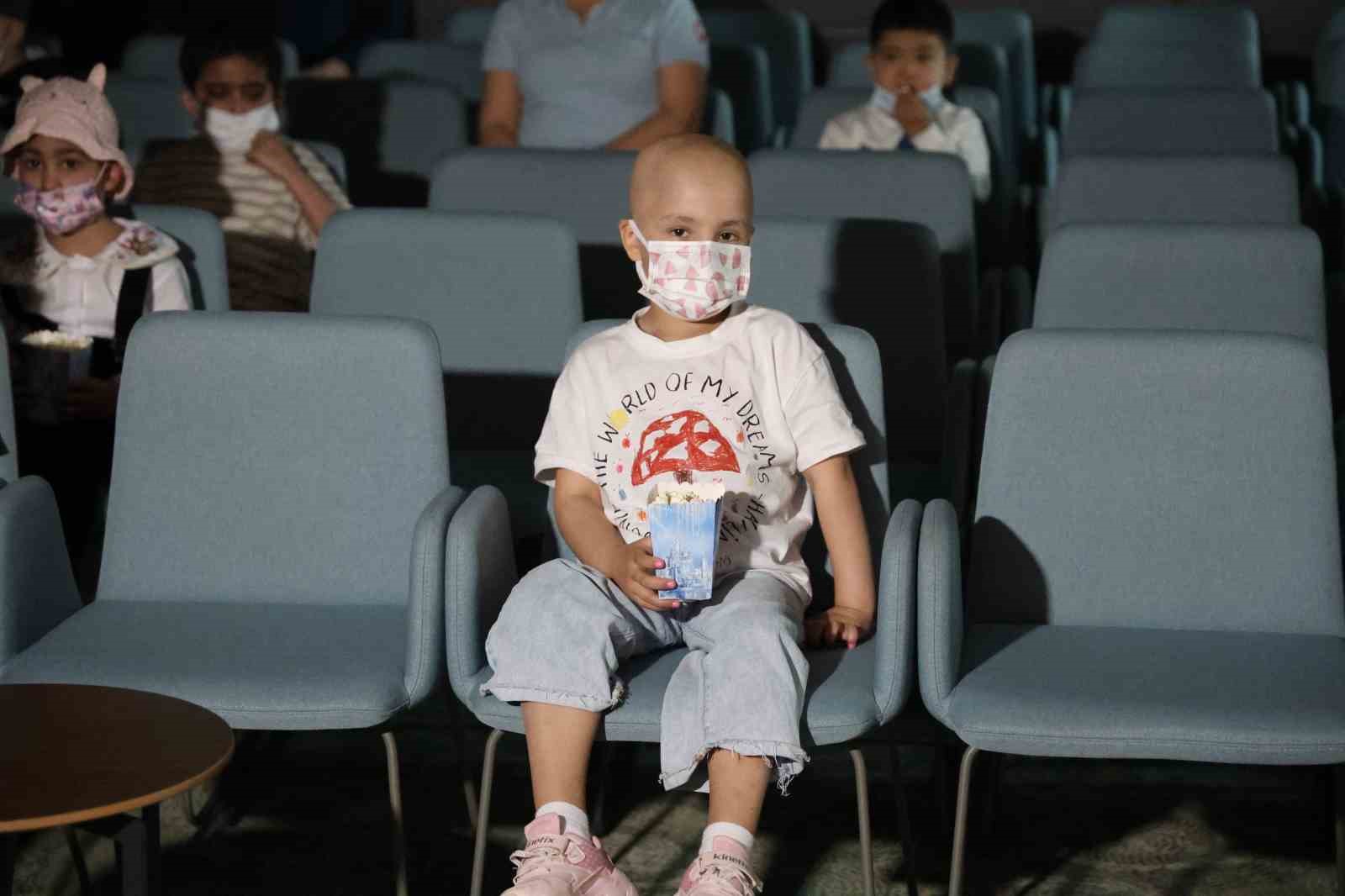 Tedaviye, ‘Sinema’ molası
