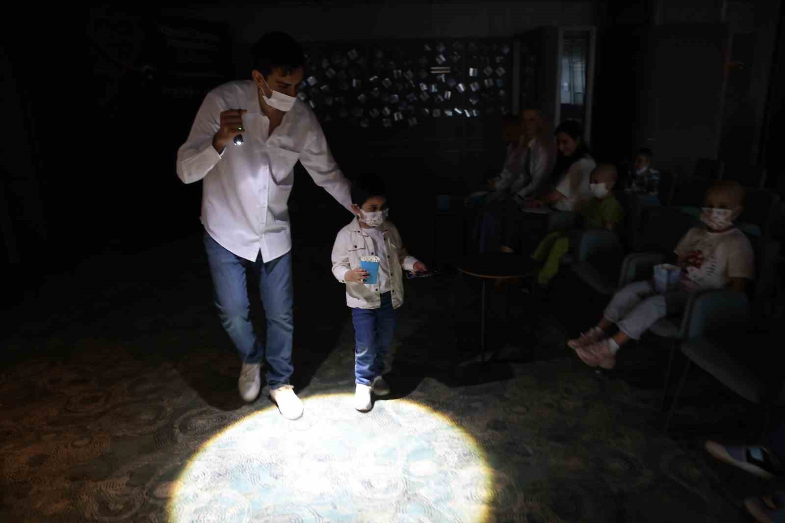 Tedaviye, ‘Sinema’ molası
