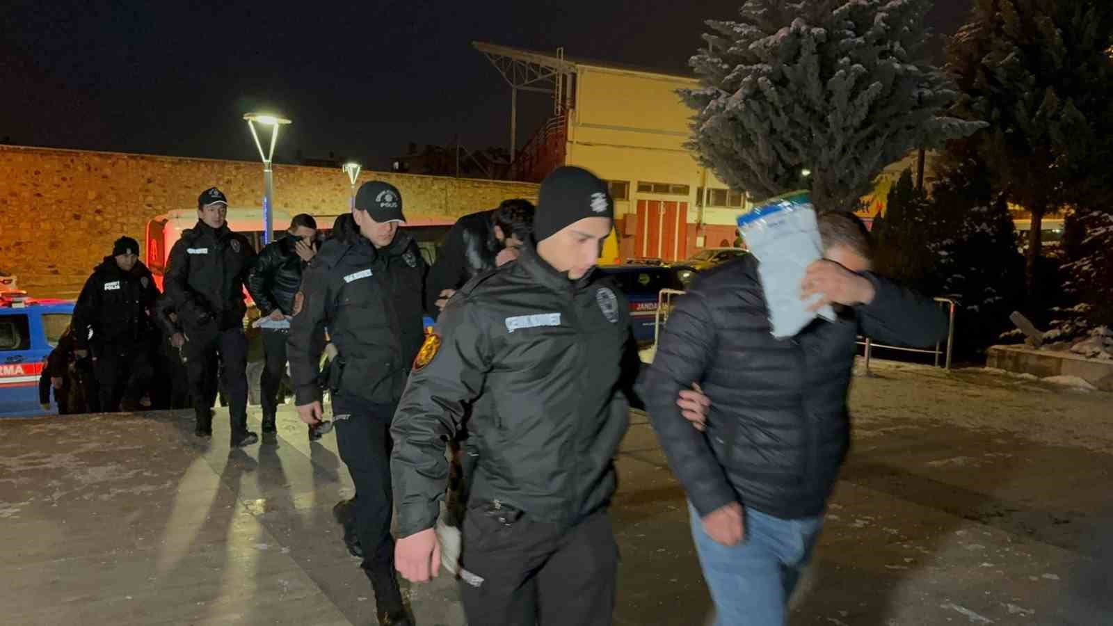 Tefecilik operasyonunda gözaltına alınan 68 kişiden 34’ü adliyeye sevk edildi
