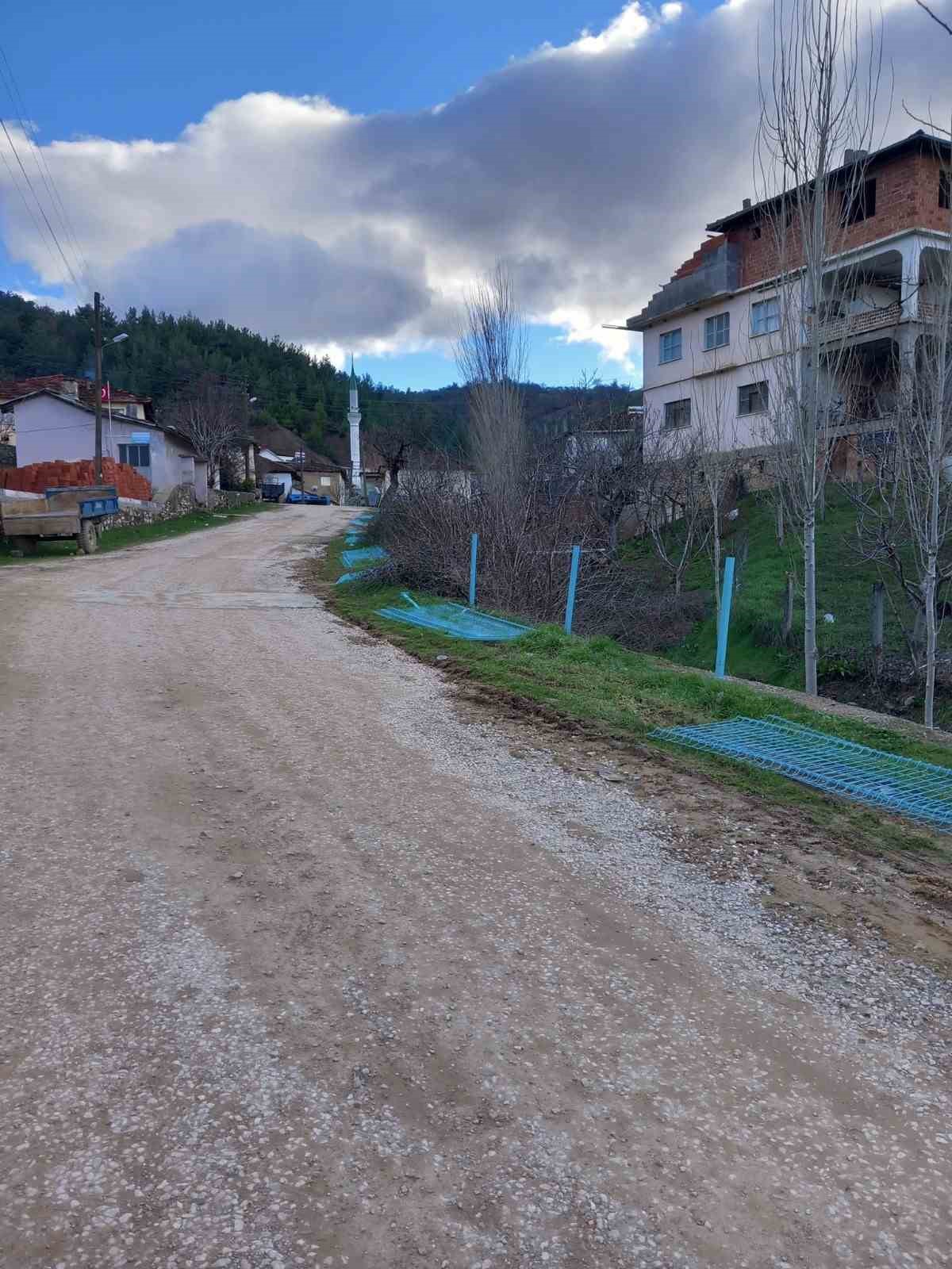 Tehlike arz eden dereler güvenli hale getiriliyor
