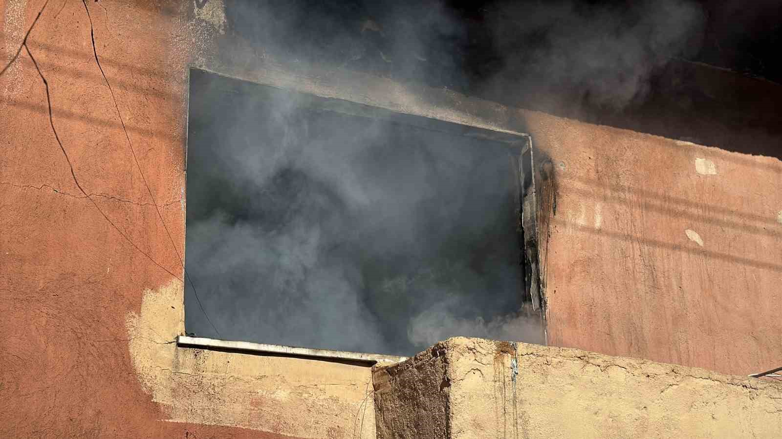 Tek katlı evde çıkan yangın söndürüldü
