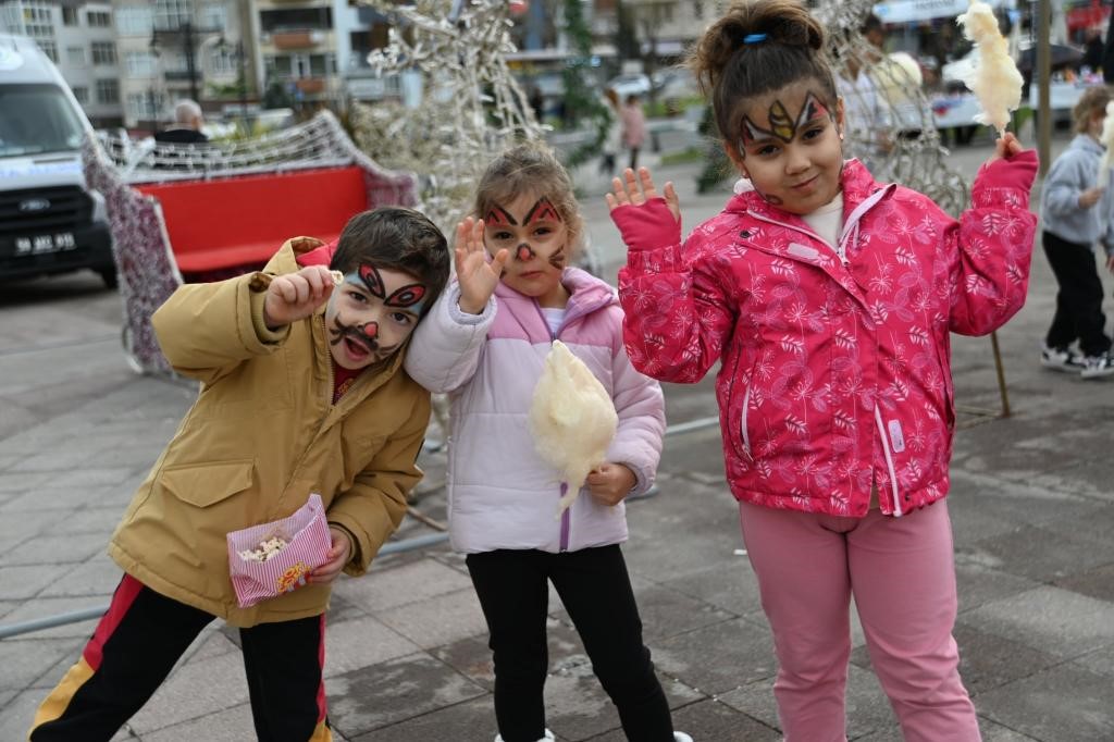 Tek Kış Fest 4’üncü haftasında da Tekirdağ’ı ısıttı
Tek Kış Fest 4’üncü haftasında da Tekirdağ’ı ısıttı