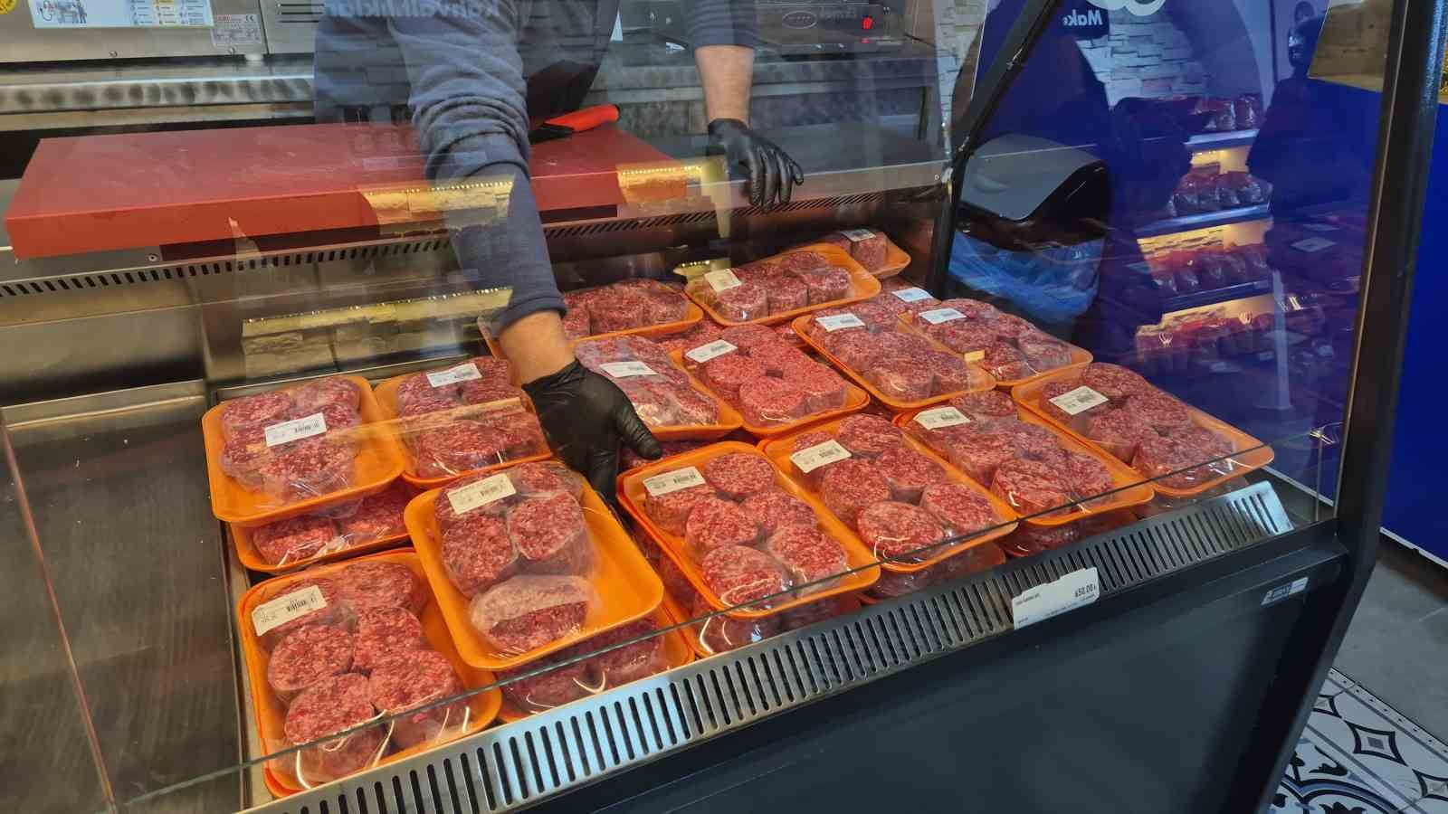 Tekirdağ Büyükşehir Belediyesinin uygun fiyatlı et satışı yoğun talep görüyor
