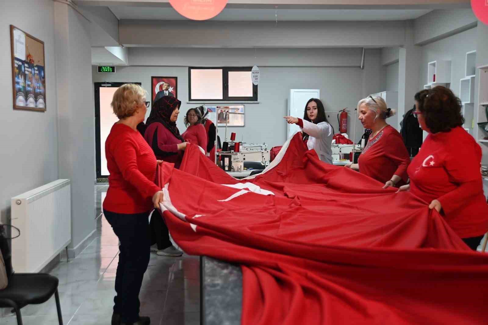 Tekirdağ Büyükşehir’den bayrağa saygı
