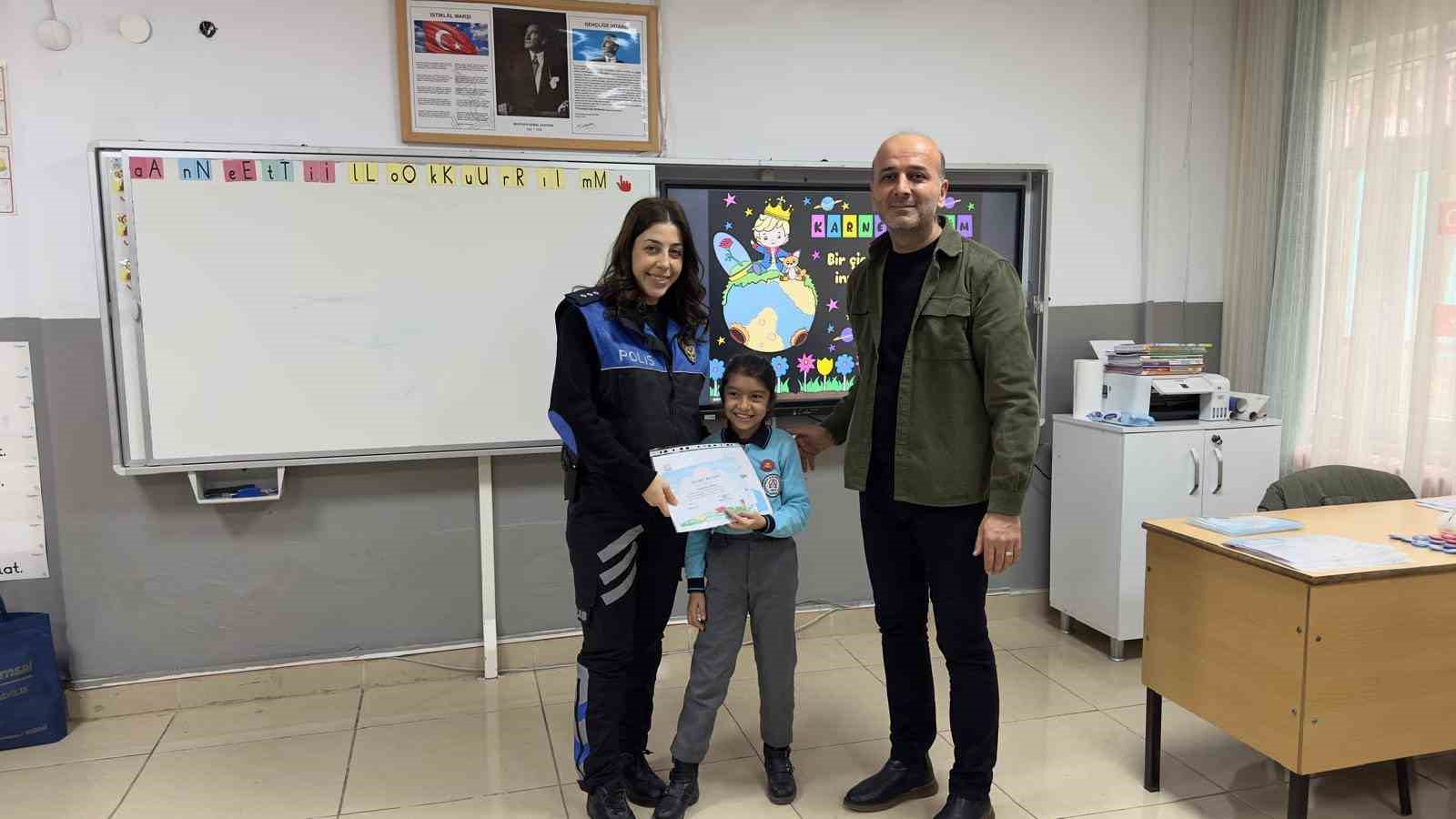 Tekirdağ Emniyeti’nden öğrencilere karne sürprizi
