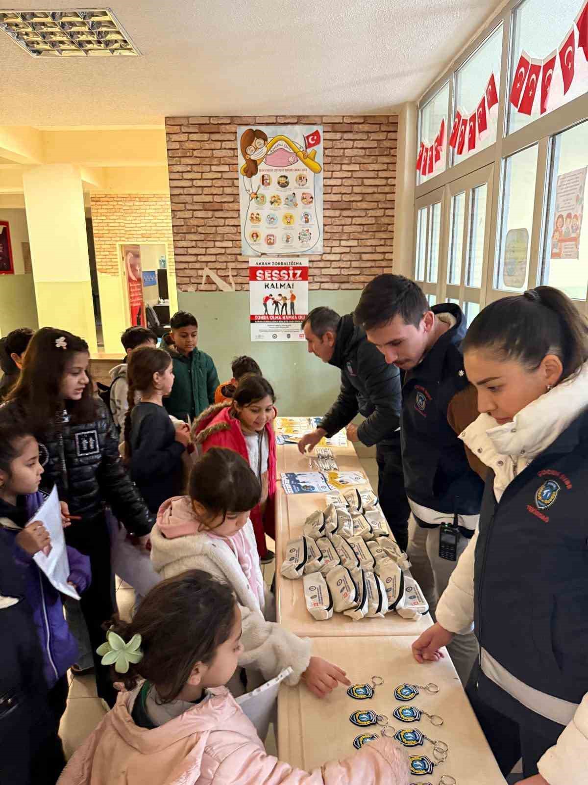 Tekirdağ Emniyeti’nden öğrencilere karne sürprizi
