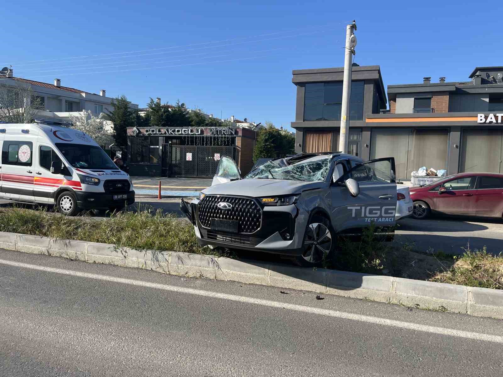 Tekirdağ’da 2’si çocuk 5 kişinin yaralandığı kaza kamerada: 25 metre boyunca taklalar attı
