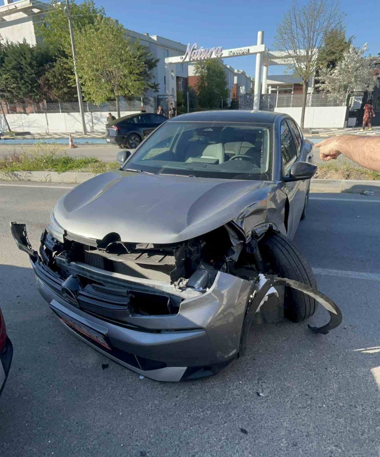 Tekirdağ’da 2’si çocuk 5 kişinin yaralandığı kaza kamerada: 25 metre boyunca taklalar attı
