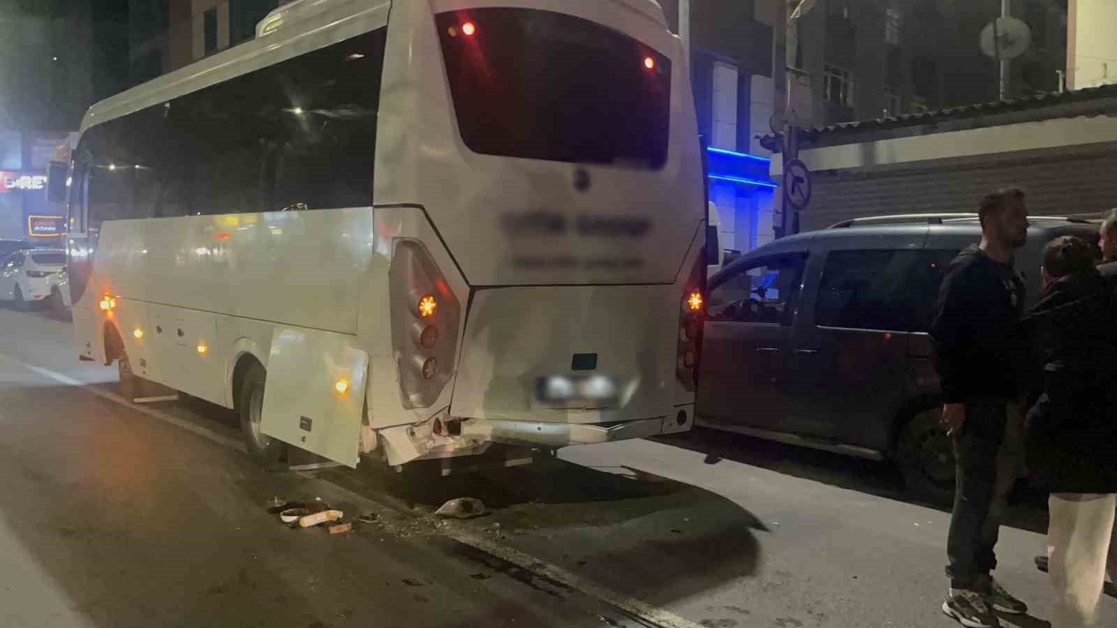 Tekirdağ’da alkollü sürücü işçi servisine çarptı, ardından minibüs şoförüne tehditler savurdu
