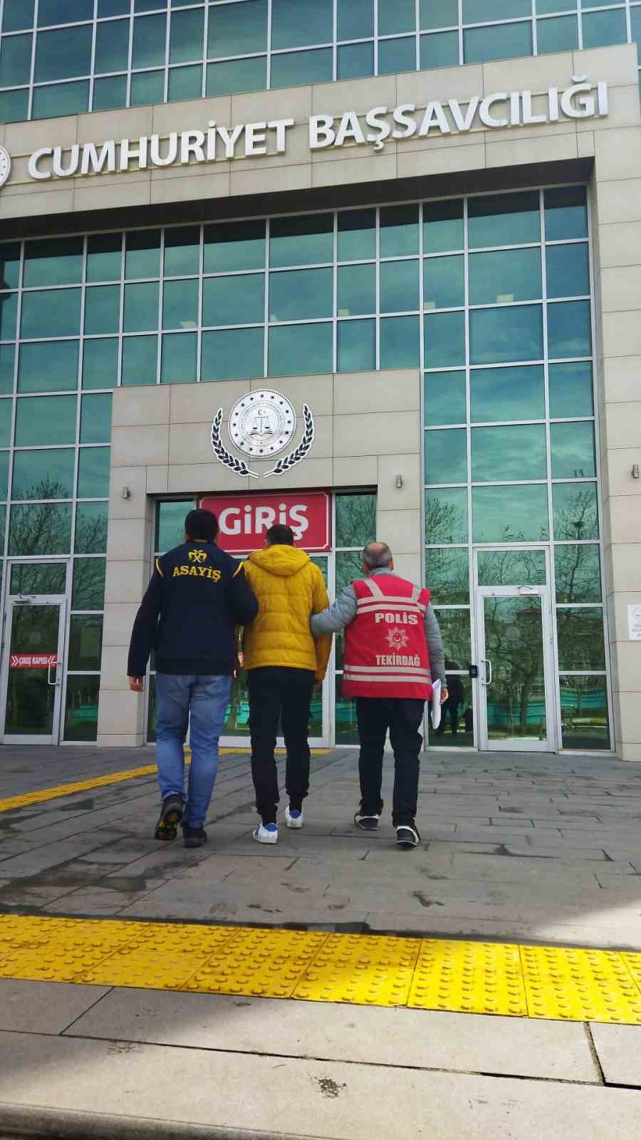 Tekirdağ’da aranan 140 kişi yakalandı, 50’si tutuklandı
Tekirdağ’da aranan 140 kişi yakalandı, 50’si tutuklandı